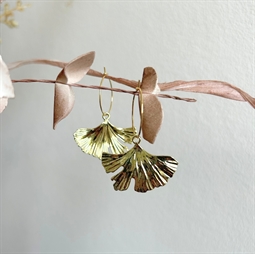 Ginko blad i "light gold" på tynd creol